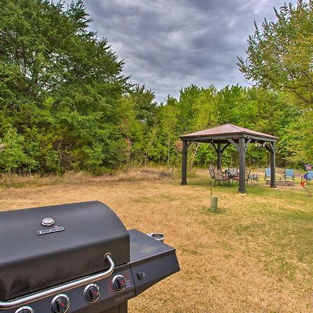 Pottsboro Home With Fire Pit Less Than 1 Mi To Lake Texoma! Exterior photo