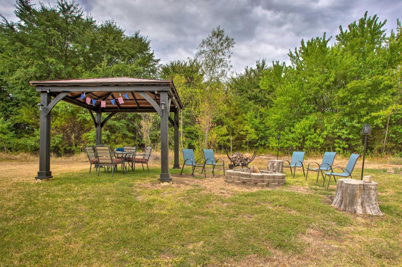 Pottsboro Home With Fire Pit Less Than 1 Mi To Lake Texoma! Exterior photo